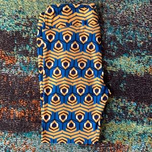 Bundle for $5-“bee hive” TC leggings NWOT